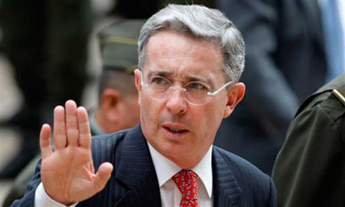 El tercer mandato de Álvaro Uribe - La línea del medio